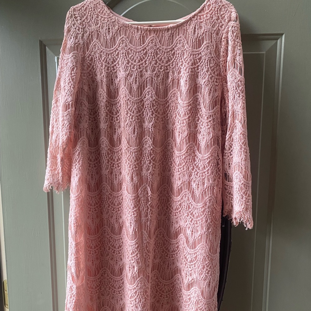 Beautiful lace overlay dress. Size 14 women’s.